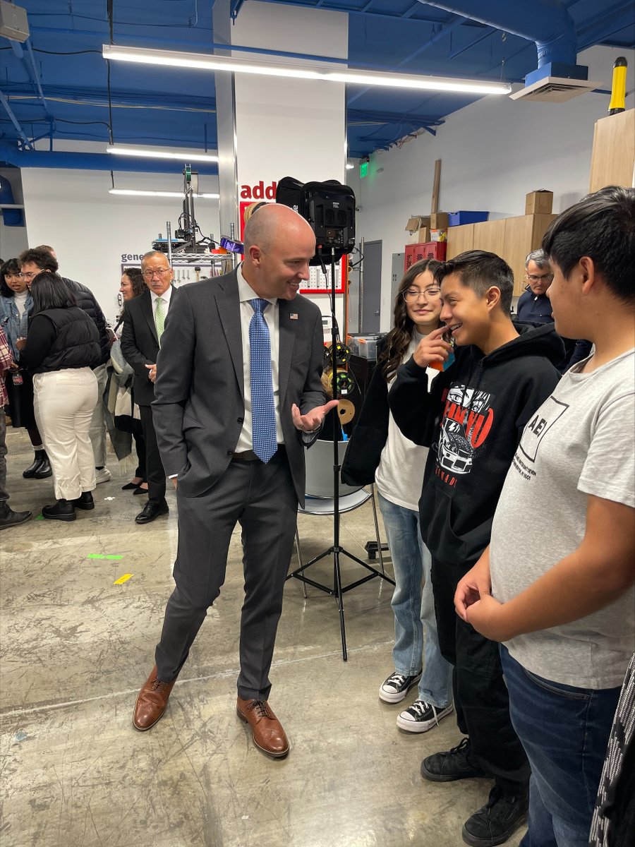 Amazing things are happening at Kearns Jr! Today some of our students were able to meet with the Governor of Utah as part of the STEM Leaders. This is a 2-year program where our students will be implementing a STEM project that they will be able to present in the end.