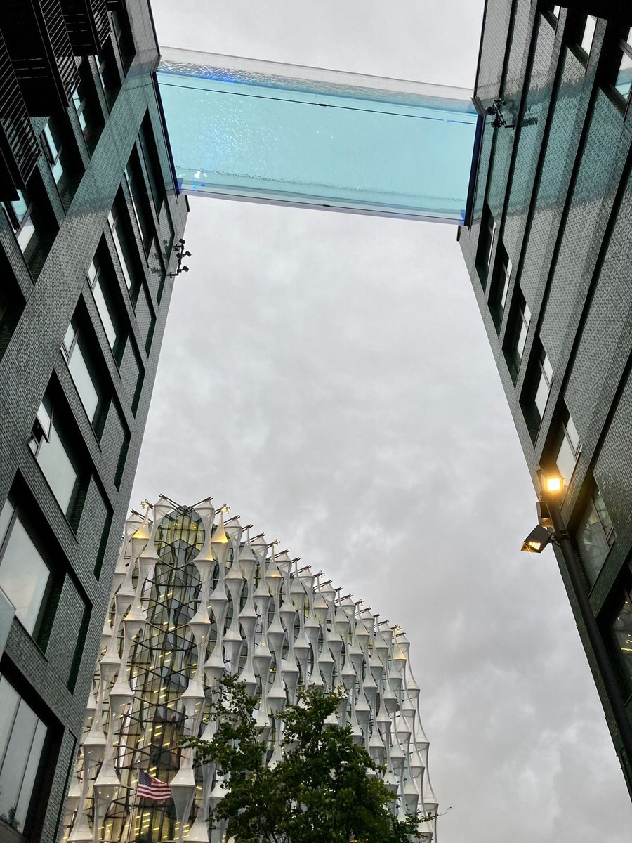 Day 1 #studiereis <a href="/MCDopleiding/">MasterCityDeveloper</a>: with lectures about urban planning in the UK, The London Plan and visits to @CanaryWharfGrp about private led urban development, financial and public challenges and a visit to the impressive <a href="/BatterseaPwrStn/">Battersea Power Station</a> about privately owned public space.