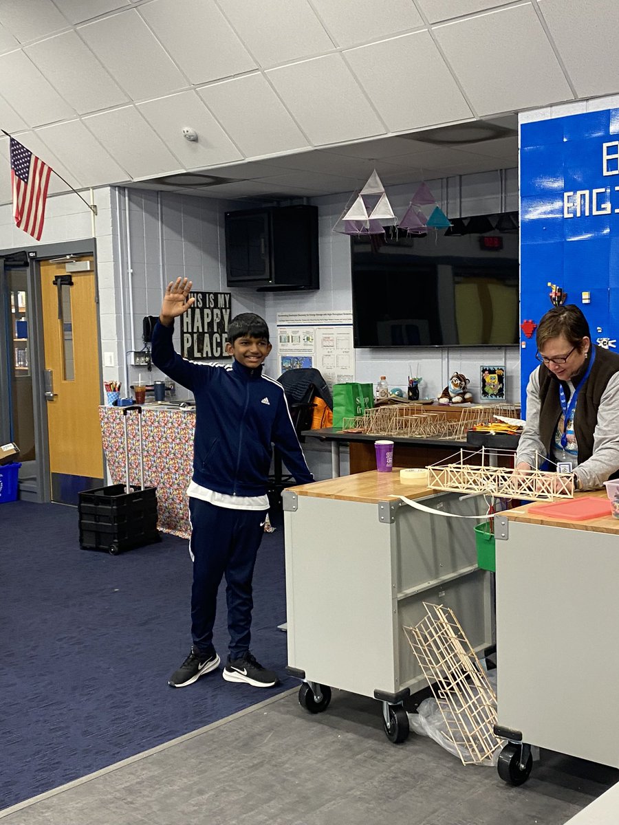 MsAngelillo_Art's tweet photo. Discovering #MAS always as Art &amp; Music classes came to support and watch STEM bridge breaking! #D53Learns #D53Cares https://t.co/ve9lw3Eyoj
