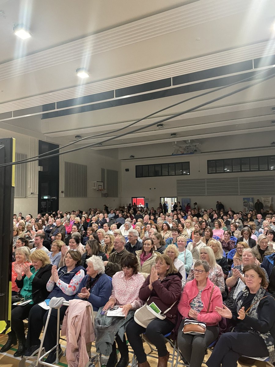 The rain didn’t stop the crowd tonight at <a href="/ColaisteRaithin/">Coláiste Ráithín Bré</a> Bray to raise much needed funds for <a href="/RoyalDonnybrook/">Royal Hospital Donnybrook</a> thank you to the Druid Chef Rory Moraghan for organising and <a href="/nevenmaguire/">Neven Maguire</a> <a href="/SimonHarrisTD/">Simon Harris TD</a> &amp; Grainne Seoige for supporting