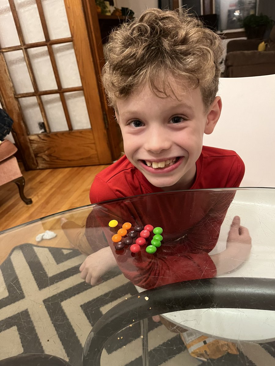 jenniferamcoop's tweet photo. The best kind of math is candy math #10frames @Lkennedy37 someone was inspired by you! https://t.co/G1iZ6E0fIp