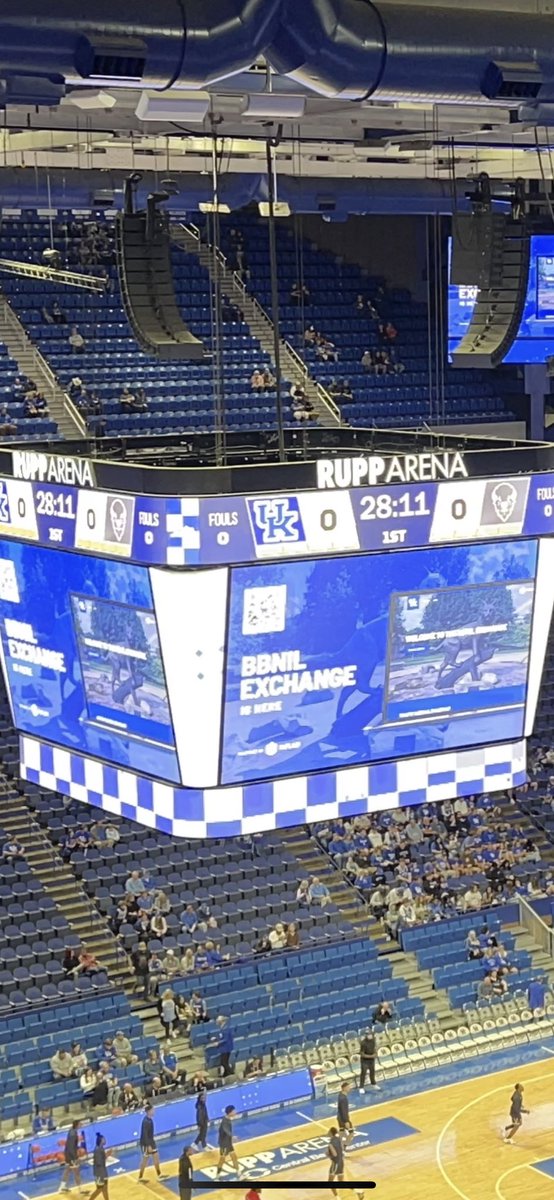 theresasnakein1's tweet photo. @KySportsRadio #BBNIL getting one love at the ball game Matthew. https://t.co/20orUVeEQs