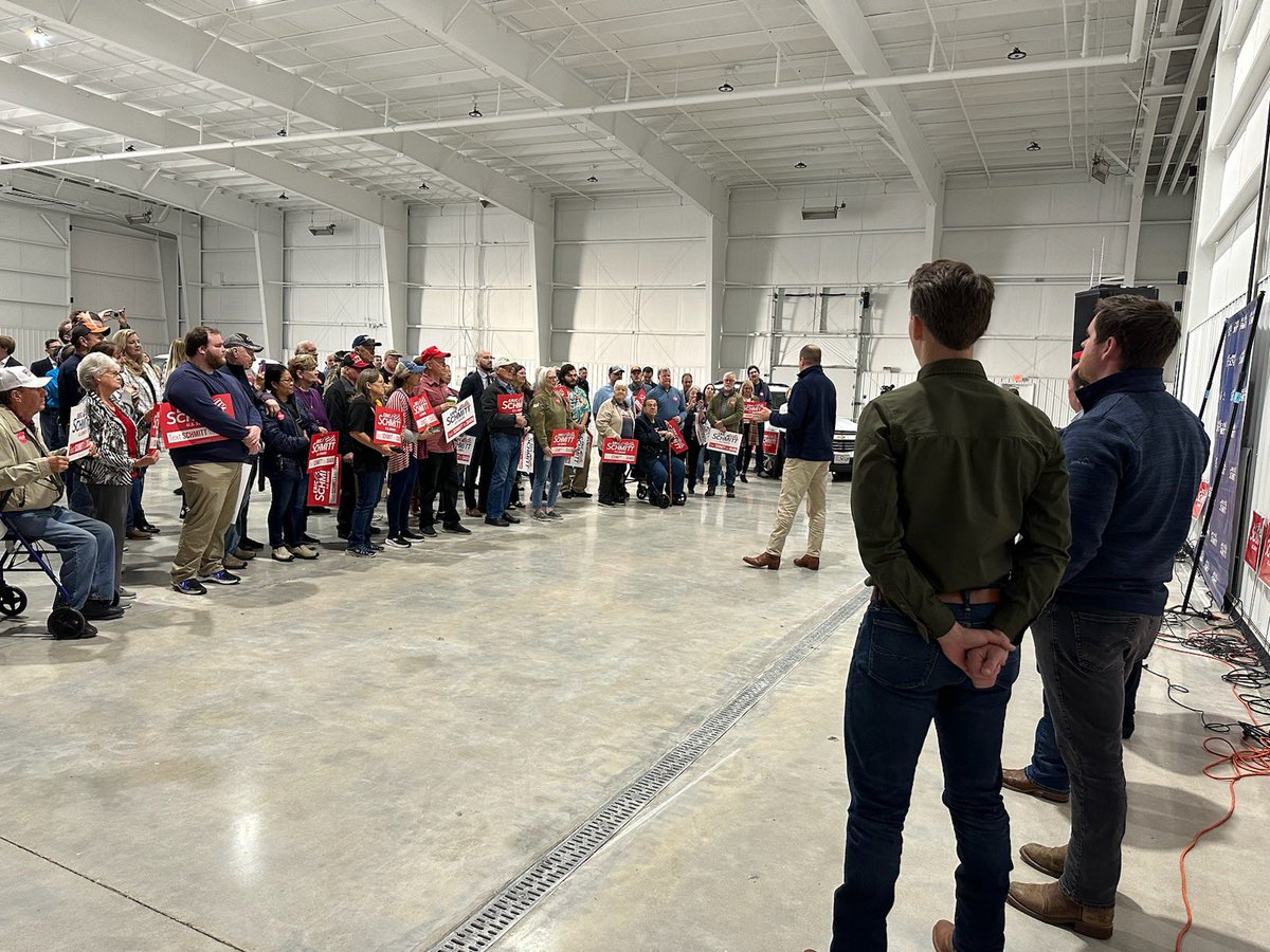 Springfield 🔥 

Another great stop on the Win for Missouri, Win for America tour‼️ 

Missouri is ready to send AG <a href="/Eric_Schmitt/">Eric Schmitt</a> to the U.S. Senate. 🇺🇸 #MOSen