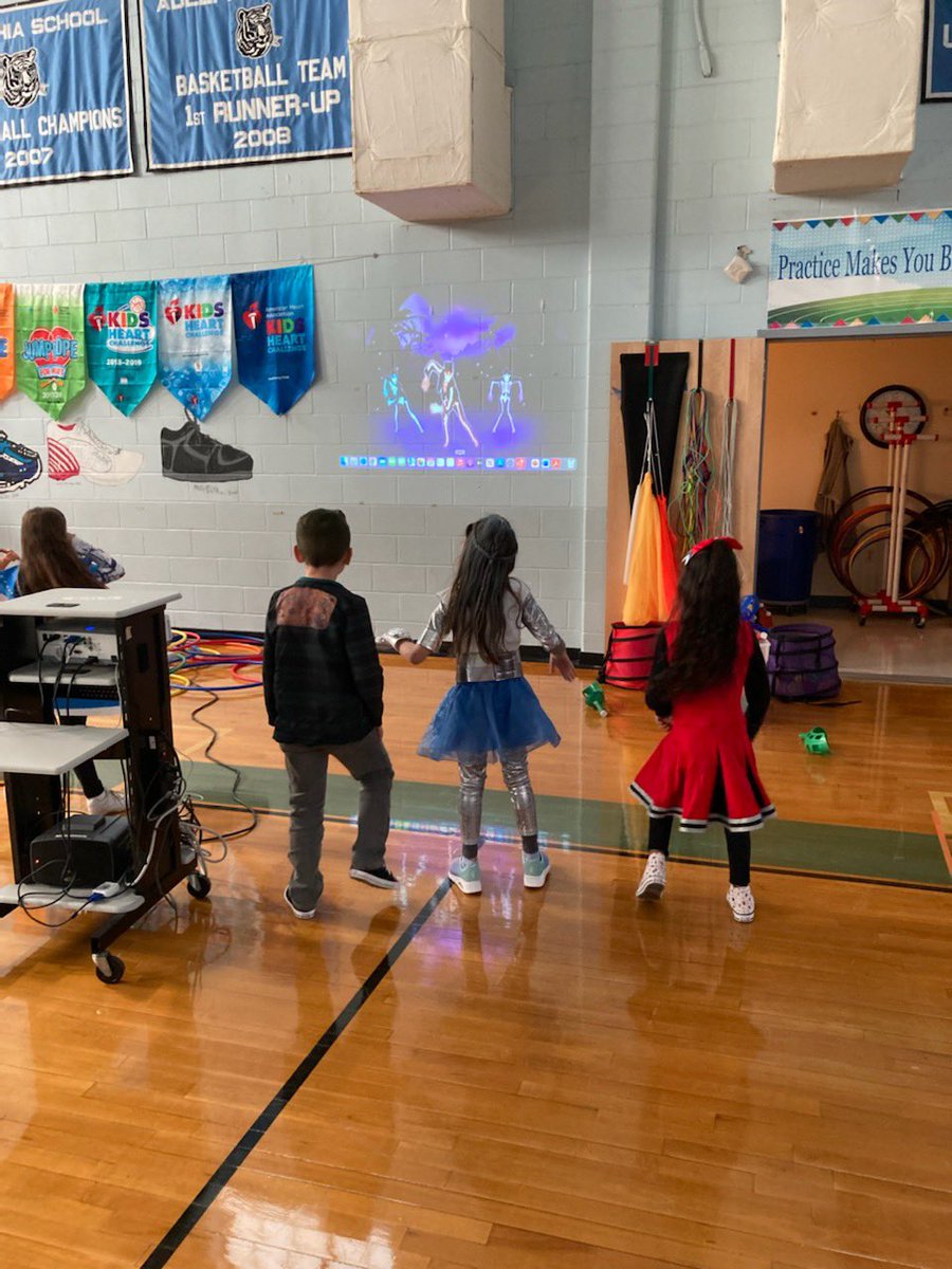 HowellTwpAdelph's tweet image. Ghosts, goblins, mummies, and little monsters boogie during physical education classes to Halloween music and moves! #HTPSWellness #Howellween