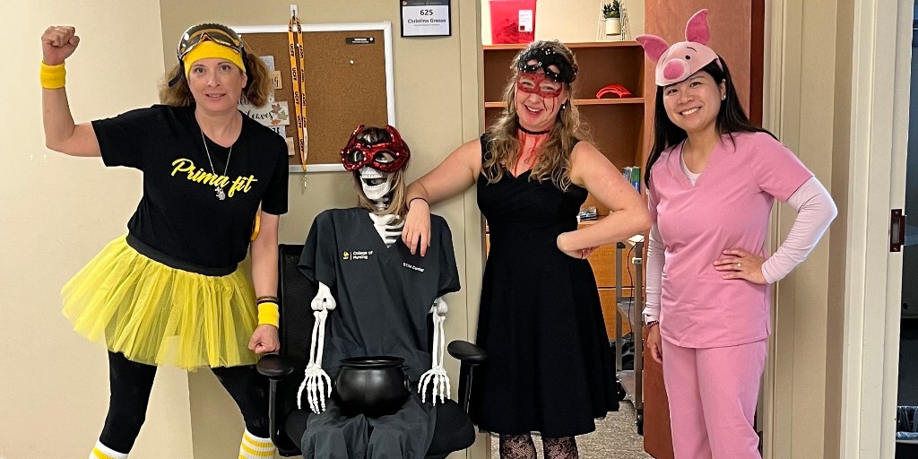 UCF_Nursing's tweet photo. Pumpkins decorated ✅ Costumes ✅ We're ready. 🎃 #HappyHalloween 

@KateDorminy @UCFKnightingale @SandraGaluraUCF @DrBrianCPeach https://t.co/S7awEcXBYE