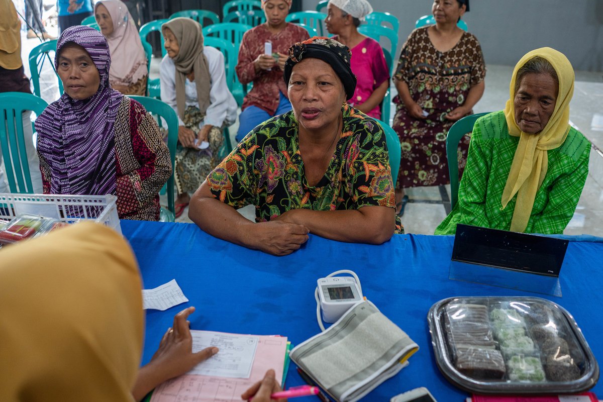 Why is the @WorldBank the largest funder of the global COVID-19 health response? Because we believe that protecting the health & well-being of people should be every countries’ priority. Today find out how the @WorldBank #InvestInHealth: wrld.bg/s2QY50L9wZh