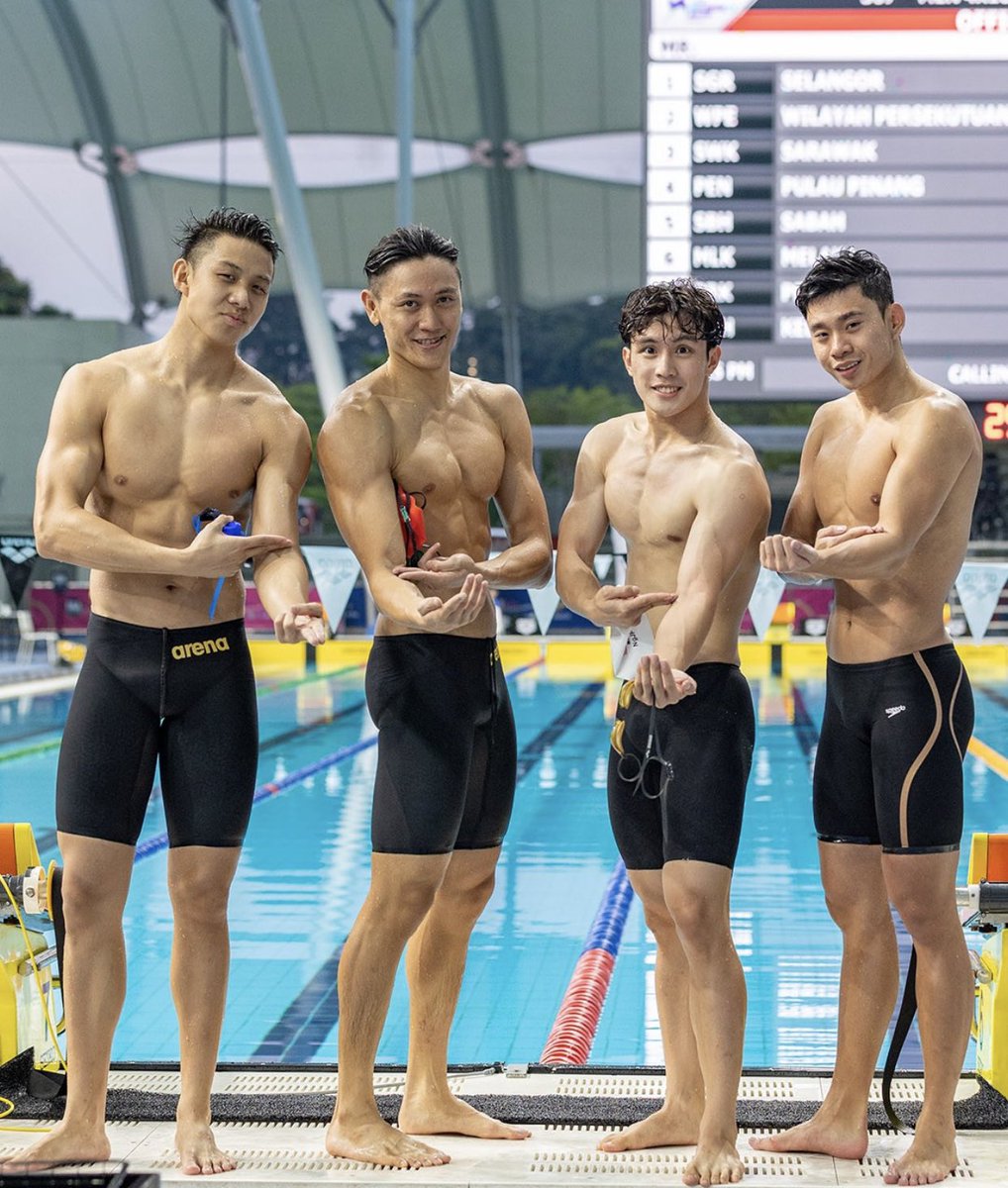 #หนุ่มน้อย คนซ้ายอ่ะค่ะ ใช่ค่ะเทอนั่นแหละพ่อหนุ่ม เกินหน้าเกินตาเพื่อนไปนะคะ