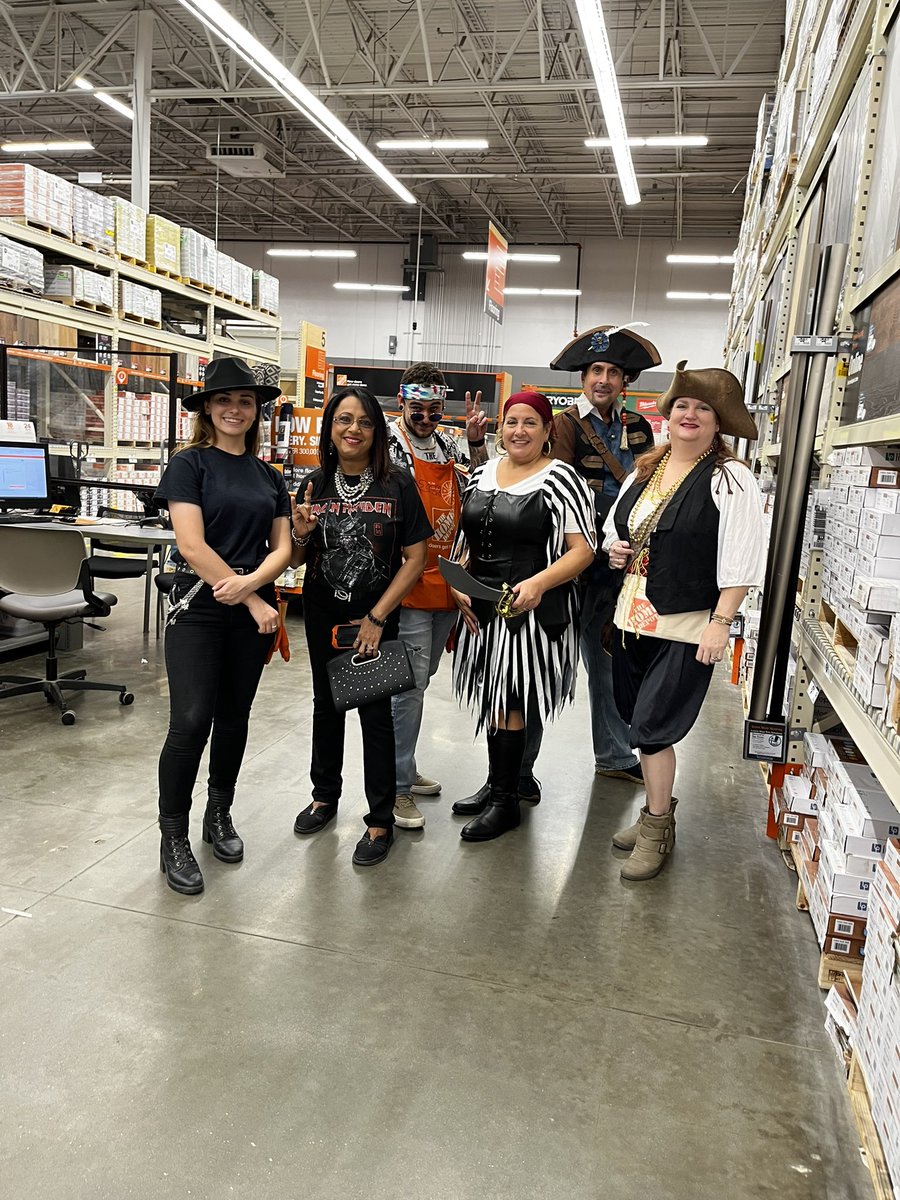 Some fun Halloween costumes at store 6336 ARRRRRRRRG MATEY #thebay @langhorn_jon <a href="/andrew_harto/">Andrew Harto</a>