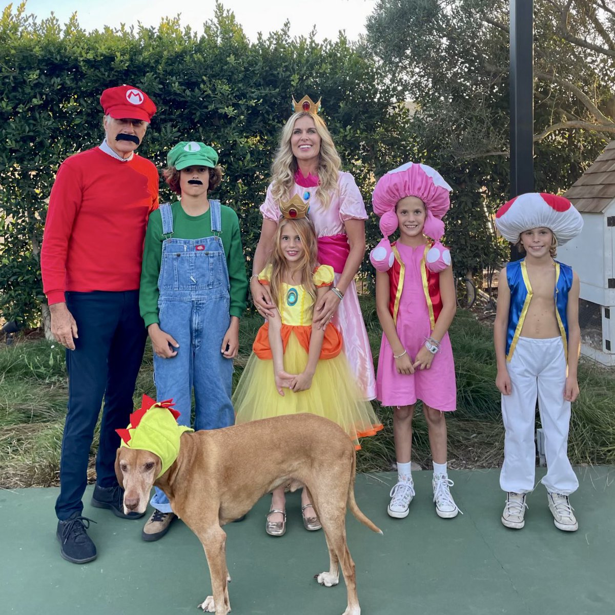 It’s a-me, Mario! Enjoyed dressing up with some of the grandkids this weekend. Happy Halloween 🎃