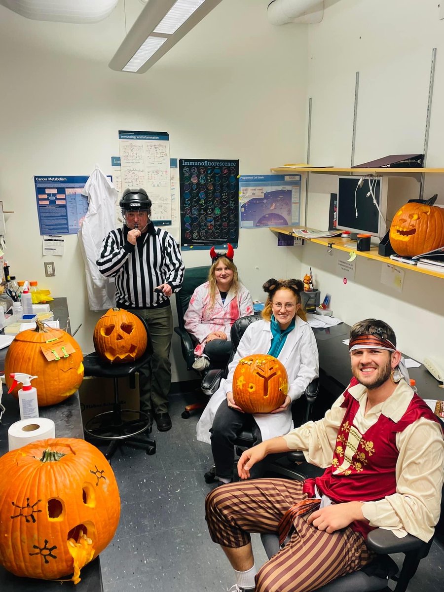 A spooky day in the Craig lab🎃👻💀⁦@queensu⁩ ⁦@QueensUHealth⁩ ⁦@DbmsTweets⁩