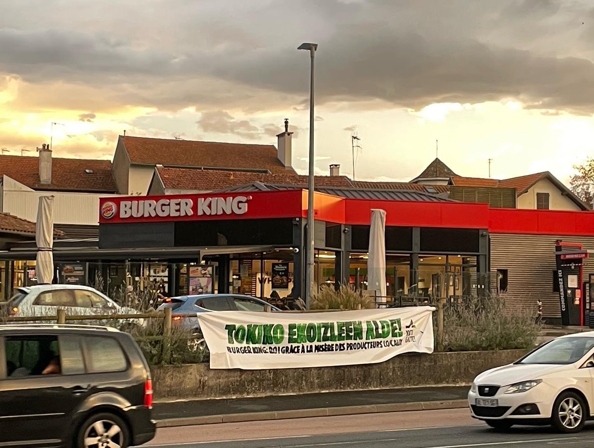 xutigazte's tweet photo. 🎯 Gure lurrak eta gure bizitzak suntsitzen dituzten enpresak salatu ditugu.

Burger King, Enedis, Dassault Aviation, Bouygues… utzi amalurra kutsatzeari!

Nous dénonceons les entreprises qui polluent notre planète. https://t.co/SWl5GwWjie