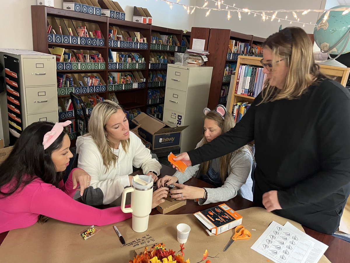 Our teachers collaborated on making haunted houses during our coaches charcuterie today and learned strategies for teaching and using collaboration in their classrooms #RESubuntu #fisdmadetoshine #fisdfutureready @Ingyintex @MsJenkins_LC