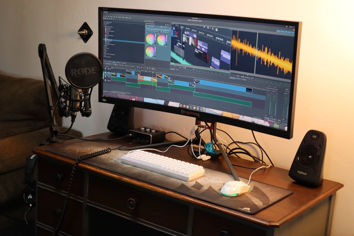 ItsTJFREE's tweet photo. Using Kdenlive on this Linux setup. #Linux #Kdenlive #computer #workstation #pcsetup #opensource #freesoftware https://t.co/UCLoXm7n7V
