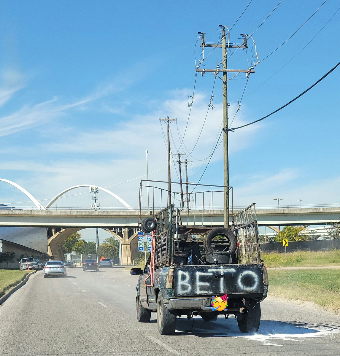 RenaeLesley's tweet photo. Morning commute made better by this beauty 💘
#bestsignever #politicalart
#MothersAgainstGregAbbott
#VoteAbbottOut
#BetoForABetterTexas
#BetoForGovernor
#VoteBlueIn2022 https://t.co/9S3QDgk7FQ