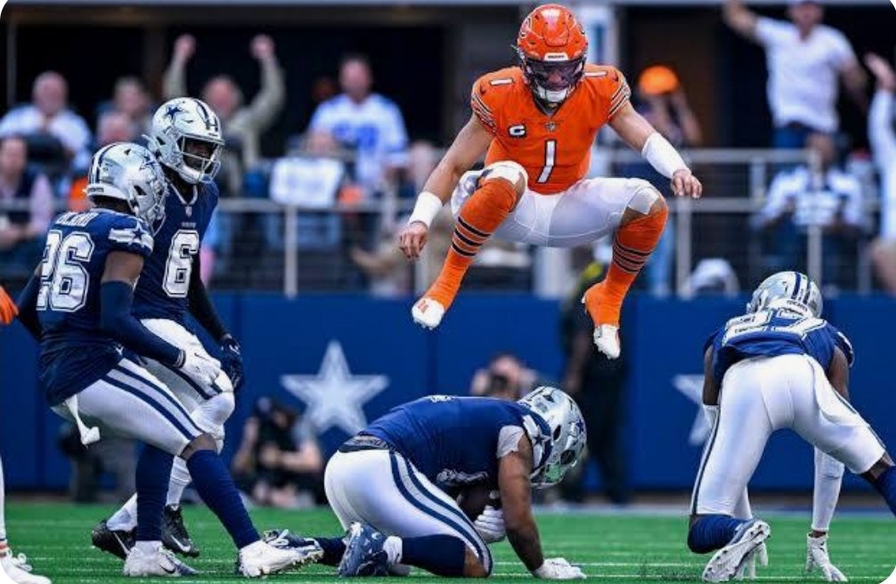 Tcott14's tweet photo. Chicago's @JoshAllenQB 🤣

#justinfieldsjumpingoverthings

#justinfields #chicagobears #chicago #DaBears #BearDown #Bears #Justinjumps #justinfieldsjumps #micahparsons #dallascowboys #BearsVSCowboys #bearsnation #BillsMafia #JoshAllenJumpingOverThings https://t.co/U9sZhZbtxQ