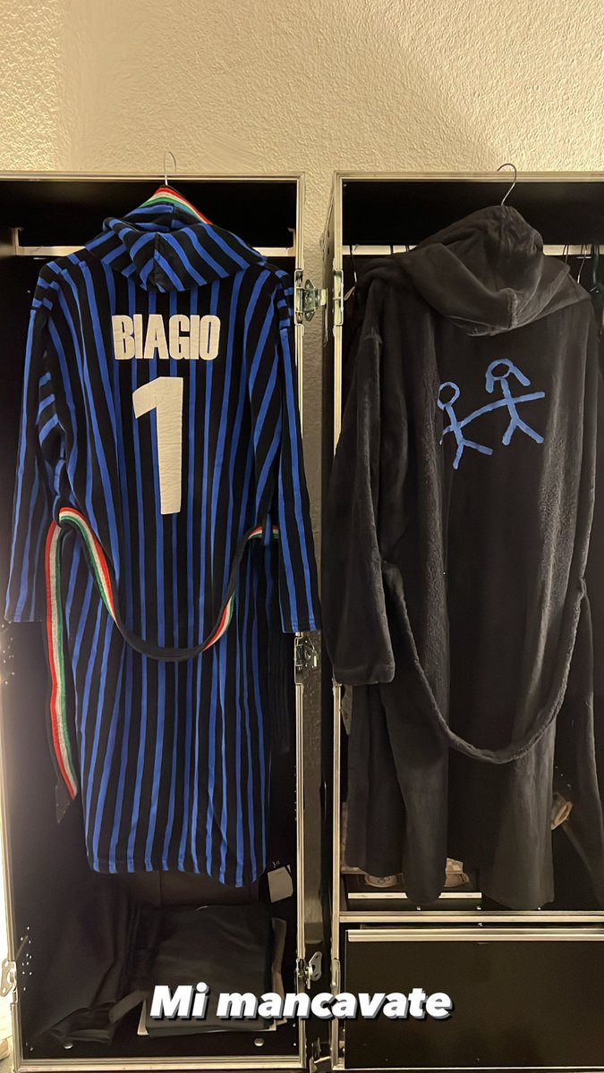 BiagioAntonacci's tweet photo. Accappatoi Camerino https://t.co/rpYddM15eS