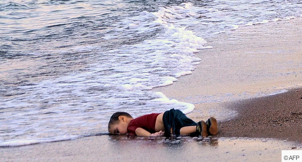 PascalBillat's tweet image. La politique migratoire ne doit pas être un tabou dans le débat public... mais ce n'est pas une raison pour dire et laisser dire n'importe quoi. Le principe d'humanité qui guide les sauveteurs ne peut être soumis à une sélection. Le souvenir de cette photo me hante encore. #Aylan
