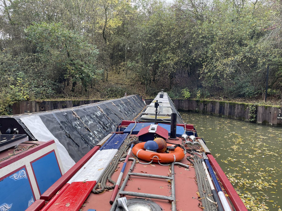 ButtySuccess's tweet photo. My ellum got a bit close to the Armco today. Just enough to miss when the bow was touching the other bank. #boatsthattweet #grandunioncanal #buttyboat https://t.co/t4ykBPCwfi