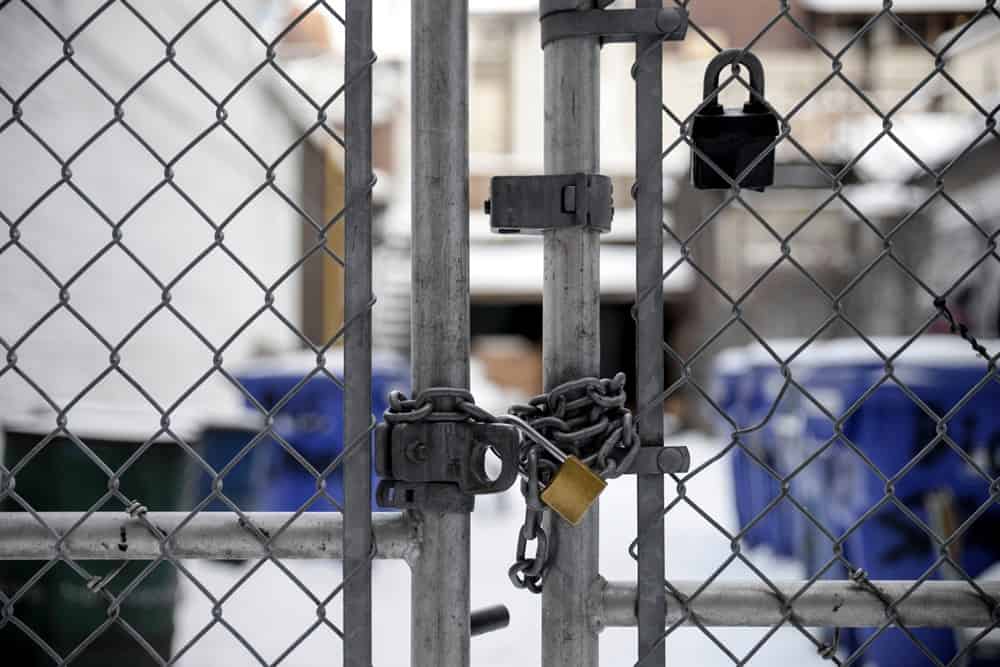 BackyardBella's tweet image. How To Widen A Chain Link Fence Gate
#backyard #yard #yardwork #backyards #fence #fencing #DIY #landscaping #landscapinglife #outdoorliving #backyarddesign
Read the full article
👇👇👇👇👇👇👇👇

backyardbella.com/faqs/how-to-wi…