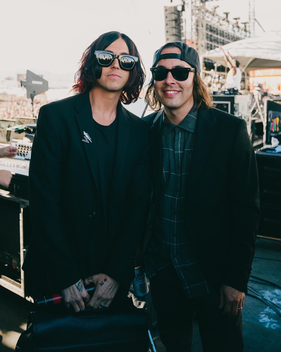 SWStheband's tweet photo. How it started Vs. How it’s going… Happy Halloween 😎 https://t.co/wAmW7jbD9M