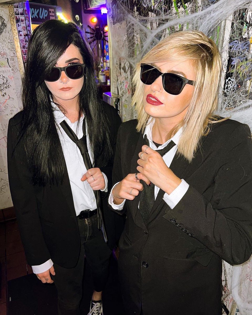 SWStheband's tweet photo. How it started Vs. How it’s going… Happy Halloween 😎 https://t.co/wAmW7jbD9M
