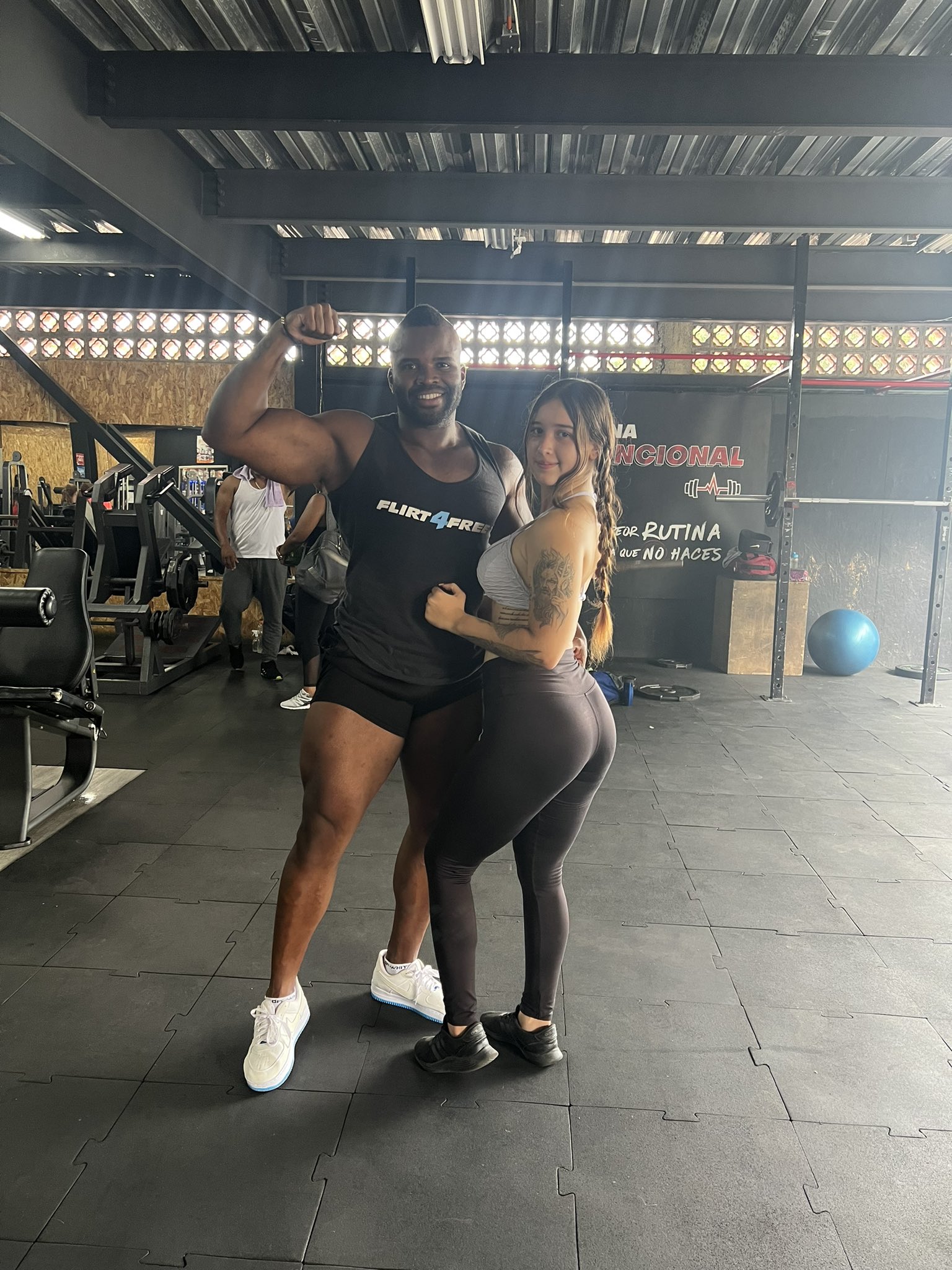 valeria castañeda on X: Mi entrenador tiene un contenido re áspero vamos a seguirlo @Fernand52350305 😏🖤 t.co iEIjWCRcsi X