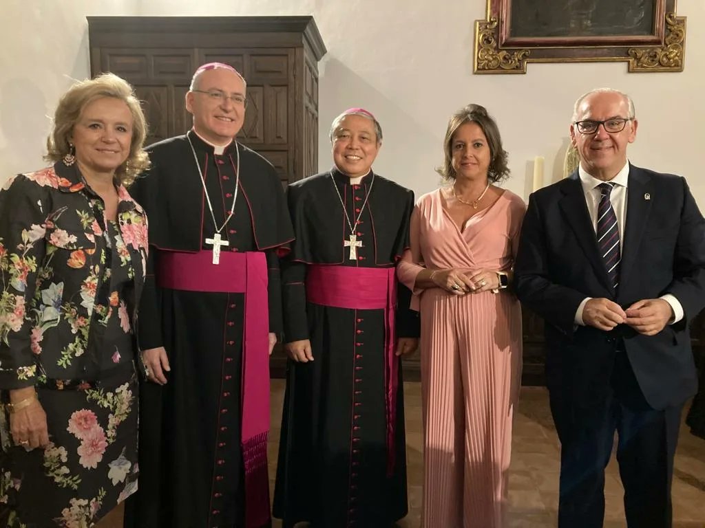 Jesus_Estrella's tweet photo. Emocionante e Histórico lo vivido en #Andújar con la #MisaPontifical por la #BajadadelaMorenita2022. Enhorabuena por la #Solemnidad, #Seriedad y #SaberHacer de la @cofradia_matriz y de los #Anderos que además de sus pies y manos, rindieron su #Corazón y #Alma ante la Patrona. https://t.co/dfjKK6gzBB