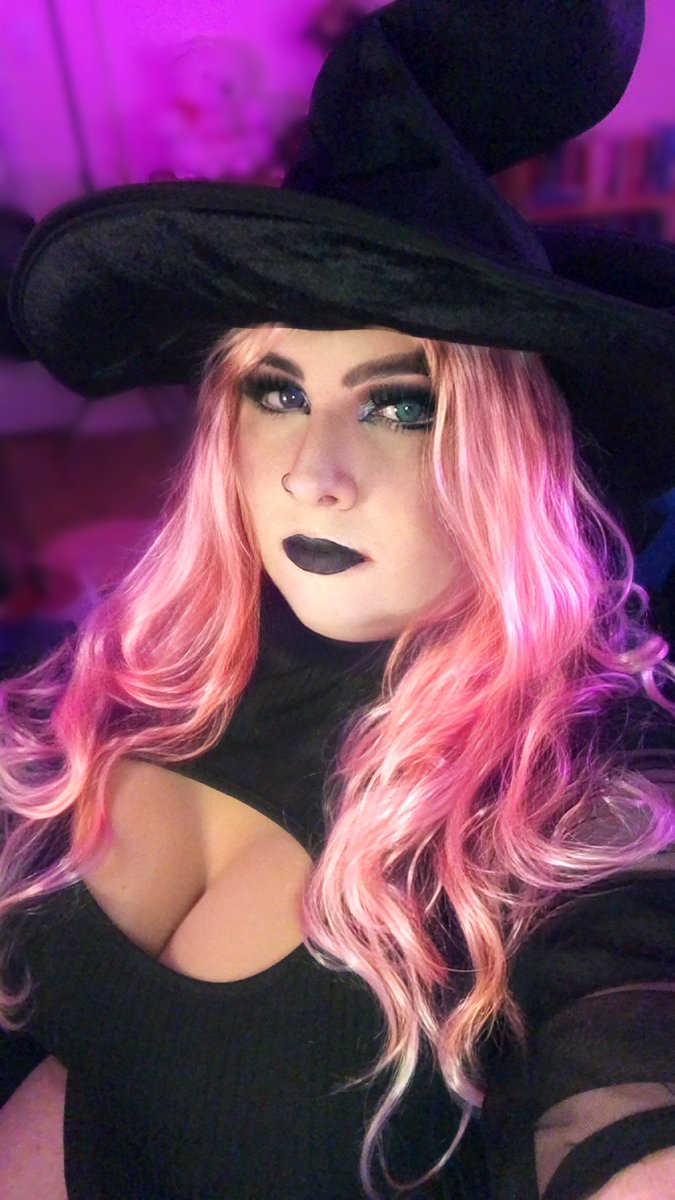 NatariiGG's tweet photo. Happy #Halloween 👻🎃🍬 !!! I wish everyone a fun and safe night!
🌈💛🤍💜🖤

#halloweencostume #spookyseason #halloweenmakeup #witch #witchcostume #pinkhair #blacklipstick #followme #selfie #busty #twitchstreamer https://t.co/i3EvYXZiGP