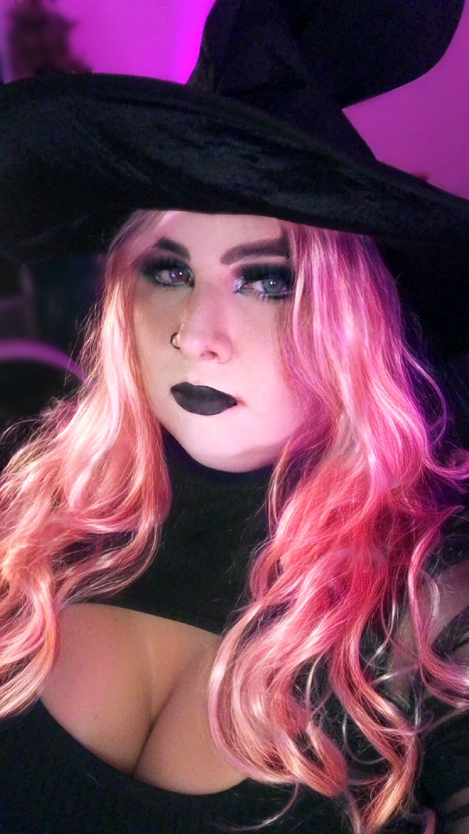 NatariiGG's tweet photo. Happy #Halloween 👻🎃🍬 !!! I wish everyone a fun and safe night!
🌈💛🤍💜🖤

#halloweencostume #spookyseason #halloweenmakeup #witch #witchcostume #pinkhair #blacklipstick #followme #selfie #busty #twitchstreamer https://t.co/i3EvYXZiGP