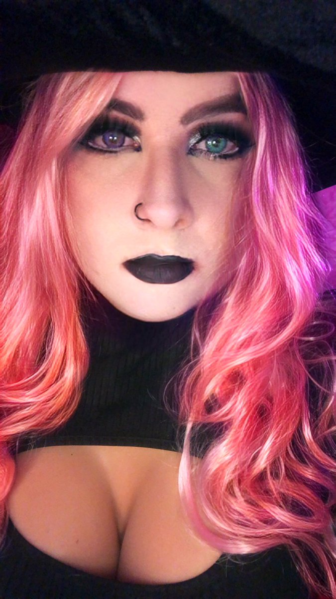 NatariiGG's tweet photo. Happy #Halloween 👻🎃🍬 !!! I wish everyone a fun and safe night!
🌈💛🤍💜🖤

#halloweencostume #spookyseason #halloweenmakeup #witch #witchcostume #pinkhair #blacklipstick #followme #selfie #busty #twitchstreamer https://t.co/i3EvYXZiGP