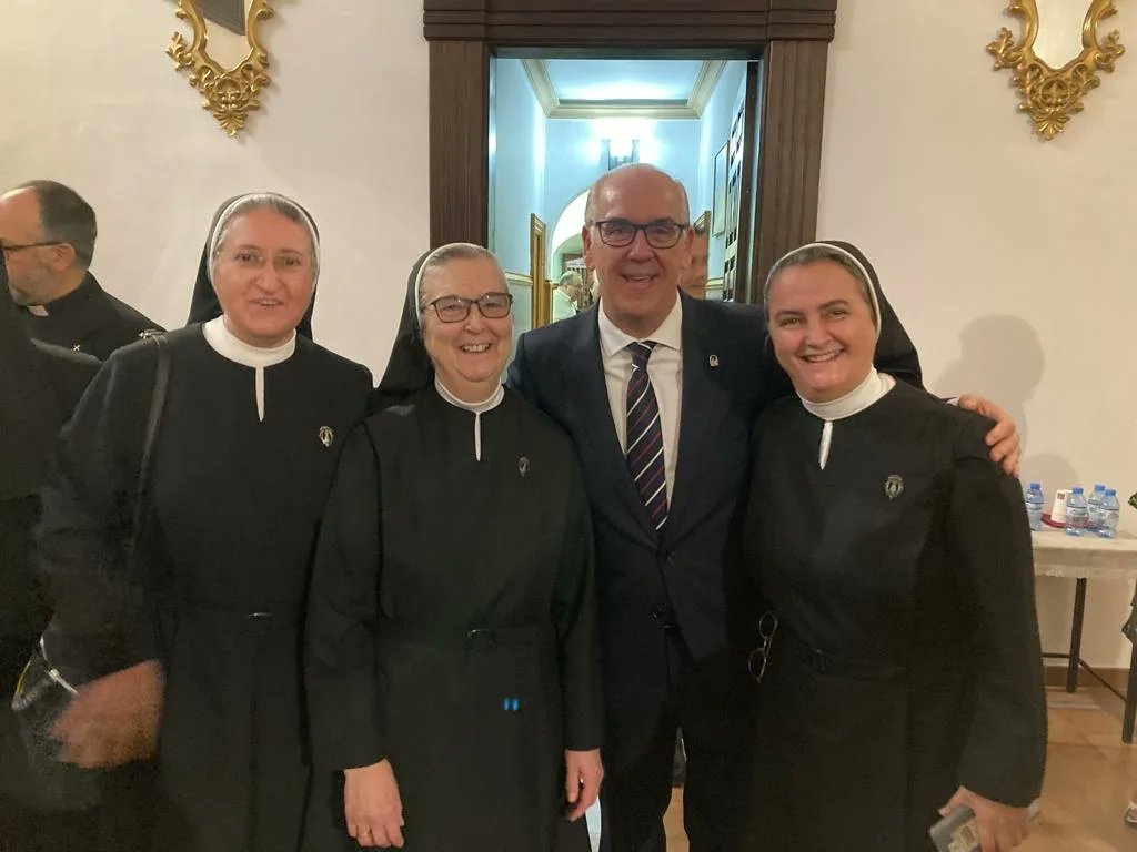 Jesus_Estrella's tweet photo. Emocionante e Histórico lo vivido en #Andújar con la #MisaPontifical por la #BajadadelaMorenita2022. Enhorabuena por la #Solemnidad, #Seriedad y #SaberHacer de la @cofradia_matriz y de los #Anderos que además de sus pies y manos, rindieron su #Corazón y #Alma ante la Patrona. https://t.co/dfjKK6gzBB