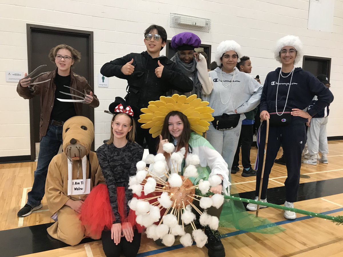 halifaxgrammar's tweet photo. We sure know how to have fun at π. From costume competitions to pumpkin carving to watching movies to dancing with abandonment, fun was had by all ages!
#halifaxgrammar #onegrammar #halloweenfun #halloween2022 #community https://t.co/eOZi5Xi1IP
