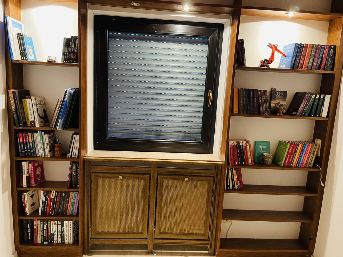 unalcem's tweet image. Kitaplarıma kavuşmak, kitaplığımı kurup onları dizebilmek, tüm aksilikleri unutturdu.