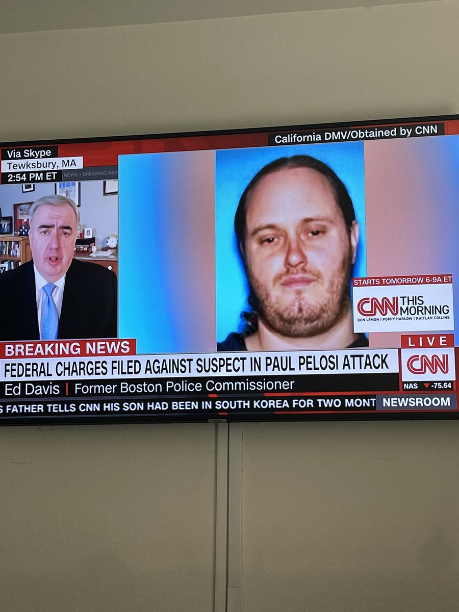 DerekCook2's tweet image. This dude hit Nancy Pelosi husband in the head with a hammer while the police are watching and he doesn’t get shot. I bet if he was Black they would have emptied their magazines.