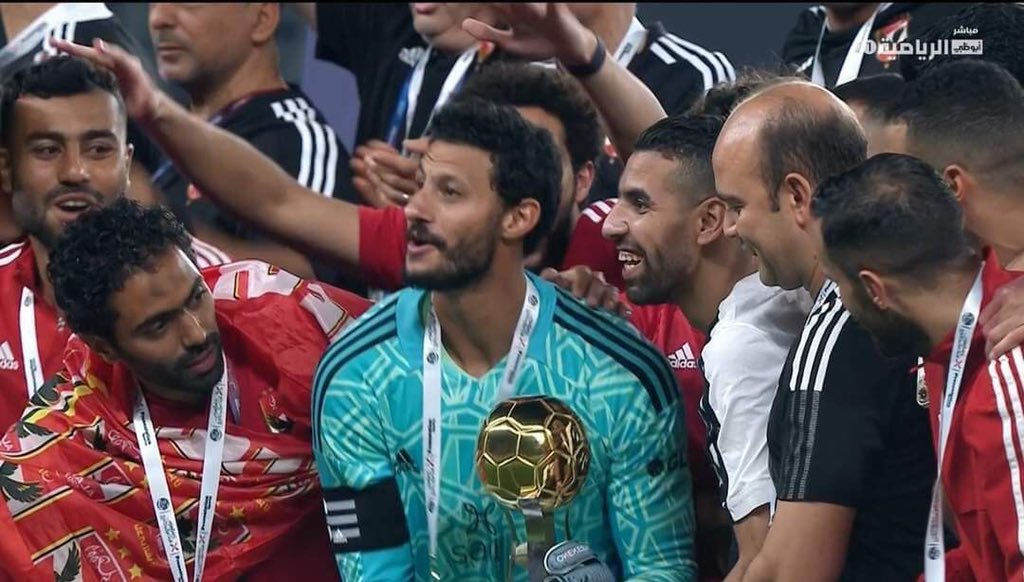 ELMOHDYANO's tweet photo. قصة حياة الشناوي اقسم بالله تتدرس
من حارس استغني عنه فريقه مجانا
والكل توقع أنه انتهي
بس هو اشتغل علي نفسه ورجع فريقه وبقي أساسي وأساسي في المنتخب

#الشناوي_الافضل_فالقارة https://t.co/gwp1pl7StD