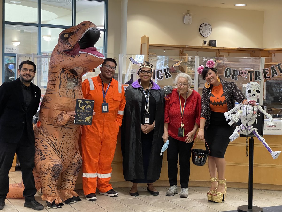 BaldwinHills's tweet image. 🕷️Happy Halloween from the #BaldwinHillsLibrary staff!🕸️