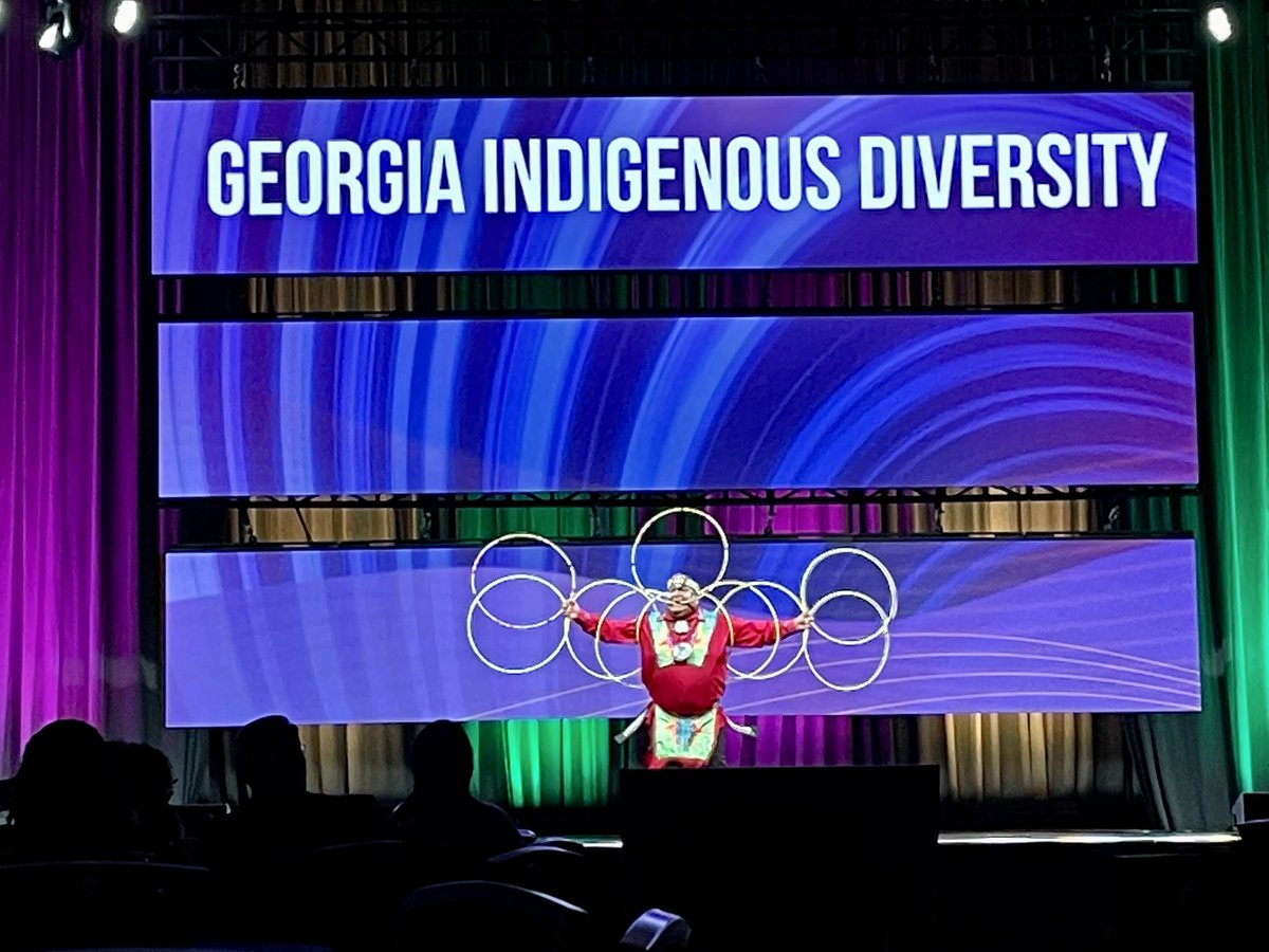 writerkms's tweet image. Thank you to @NMSDCHQ and the sponsors for giving participants the opportunity to experience different cultures’ dances and art! What an incredibly thoughtful addition to each main session!  Thank you too to all the artists who have performed 👏#2022NMSDCConference #weareNMSDC