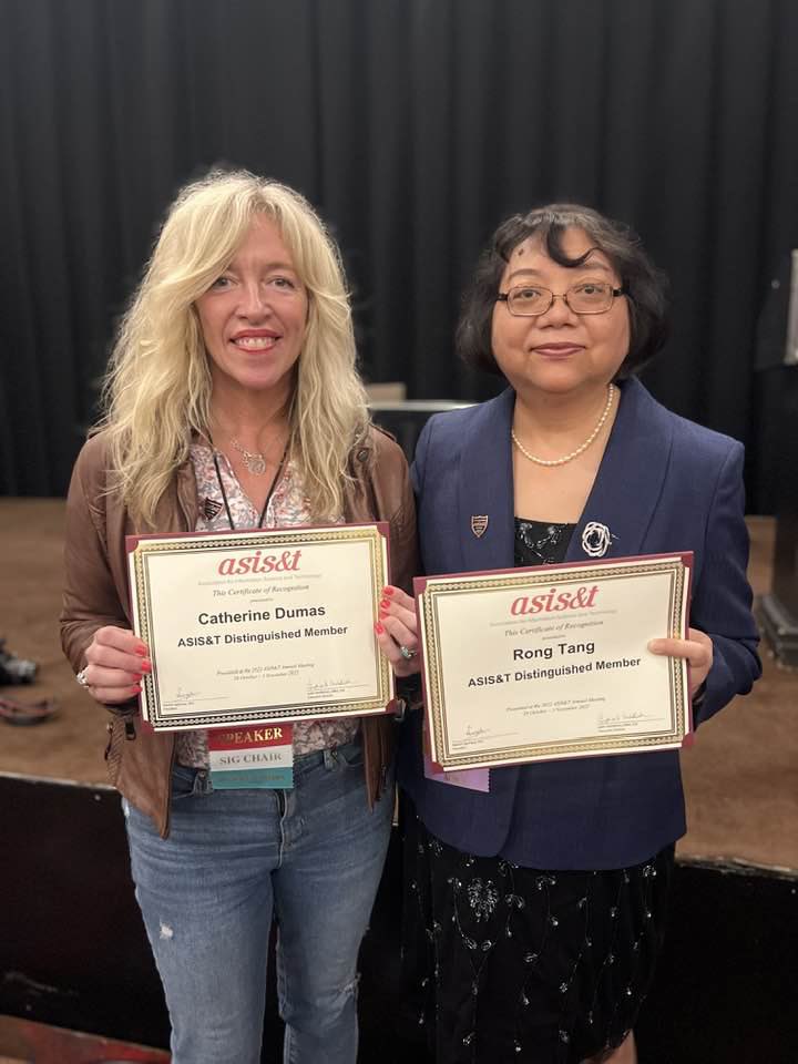 tangr's tweet photo. Taking photos with different @asist_org awardees. With @cathy2cool, @RehamAlshaheen and Sue Yeon Sun. @SimmonsSLIS @SimmonsASIST #ASIST2022 https://t.co/ns6odRuX7A