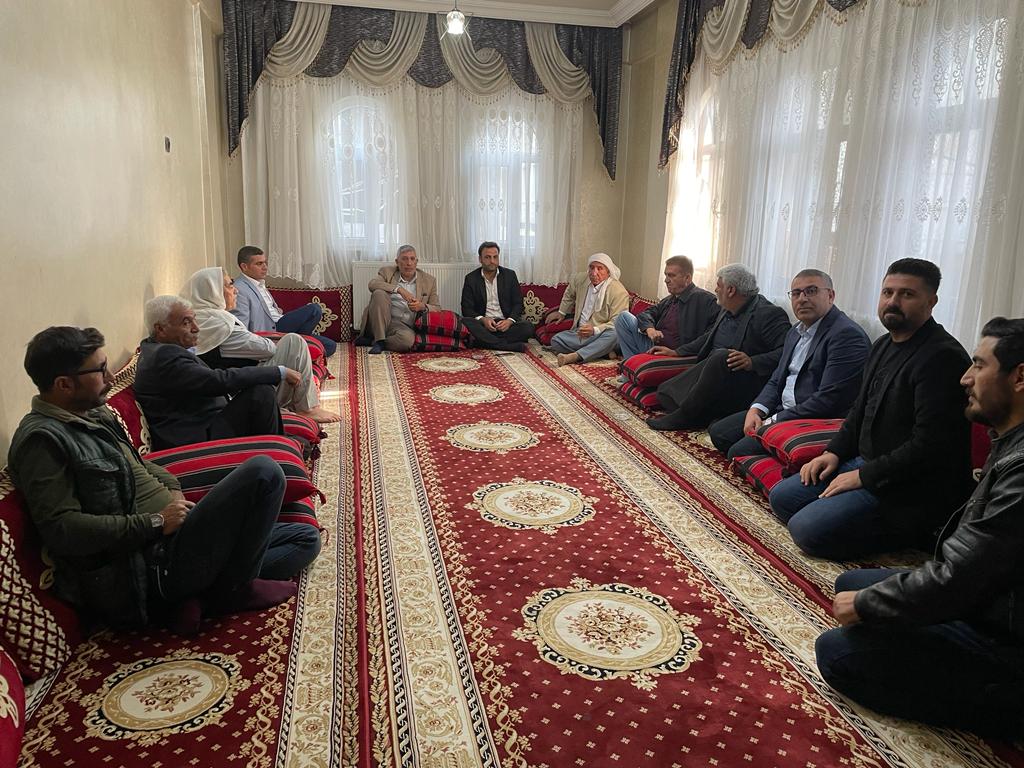gelecek63's tweet photo. Eyyübiye ilçe Başkan yardımcımız @bakikarakeci'nin
Babası Eyyüp Karakeçi'yi Umre Ziyareti sonrası ziyaret ederek hayırlı olsun dileklerimizi ilettik.
Allah Kabul etsin. https://t.co/1mTxrKlxUl