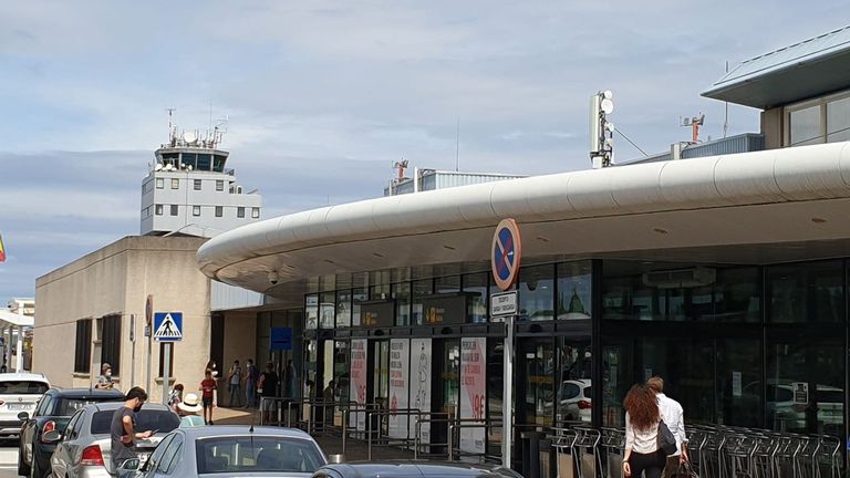 vozamarina's tweet photo. Ryanair comienza a operar desde Asturias y el aeropuerto ofrece la mayor oferta de vuelos internacionales de su historia https://t.co/vk81H3pI5q https://t.co/EBGfrFoPjA