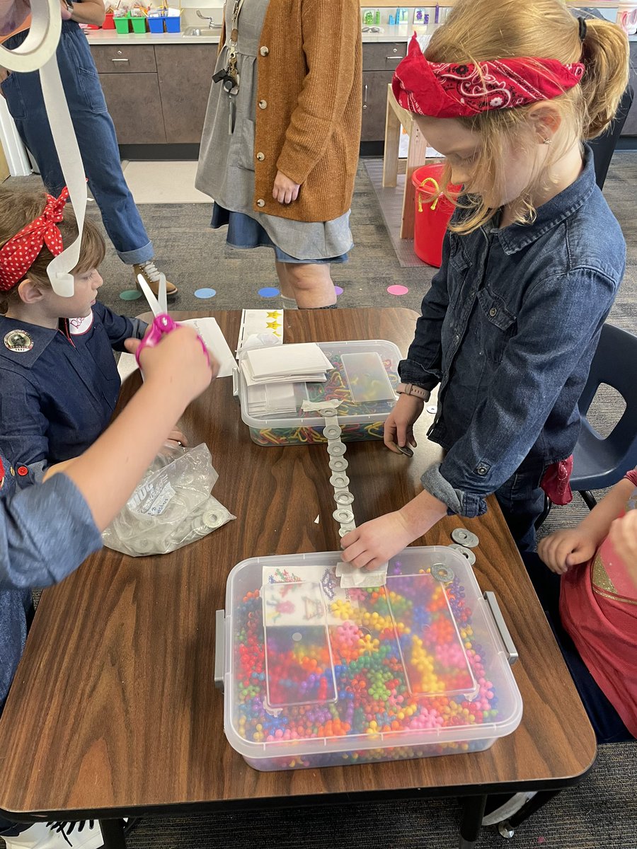 McCullarHeather's tweet photo. @LSEArts Afternoon of the Fall Festival has gone well engineering structures #LSEFallFest https://t.co/TM7HjFgwEs