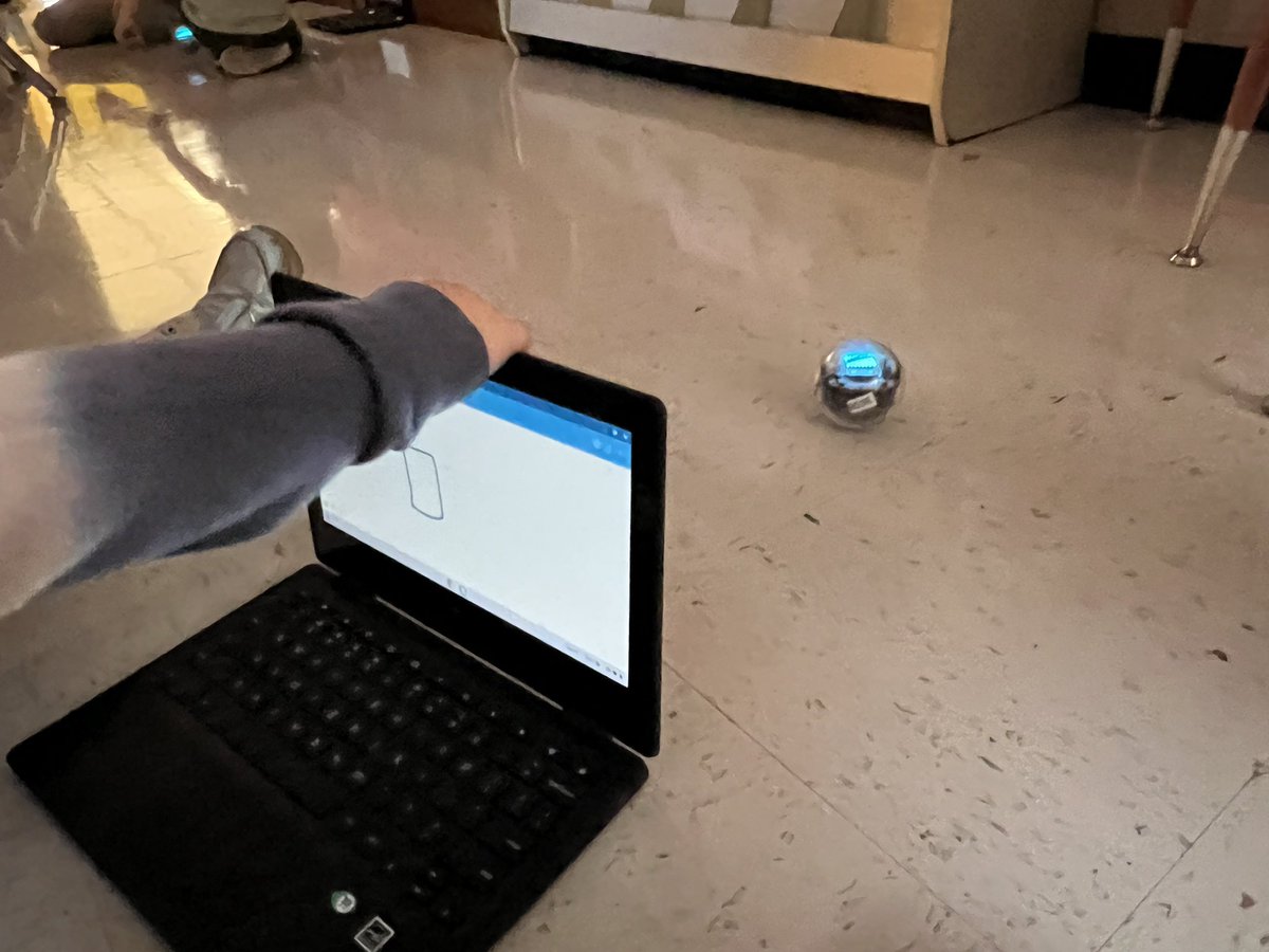 KMcCray85's tweet photo. Ks @WASDPA_FV used the draw function of @Sphero #Bolt to create shapes, their partners then drew the shape it made! Awesome collaboration &amp; communication while practicing 2D shapes! #EdTech #EveryoneCanCode @wasdpa #DreamJob #CSEverywhere #DevelopmentalPlay https://t.co/6OgEbyVJPi