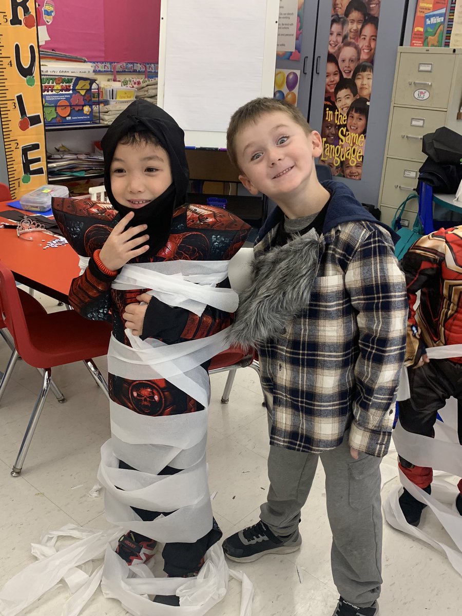 HowellTwpAdelph's tweet image. Students and staff enjoyed today’s #Howellween festivities during Adelphia’s annual parade and classroom activities! #HTPSCommunityEngagement