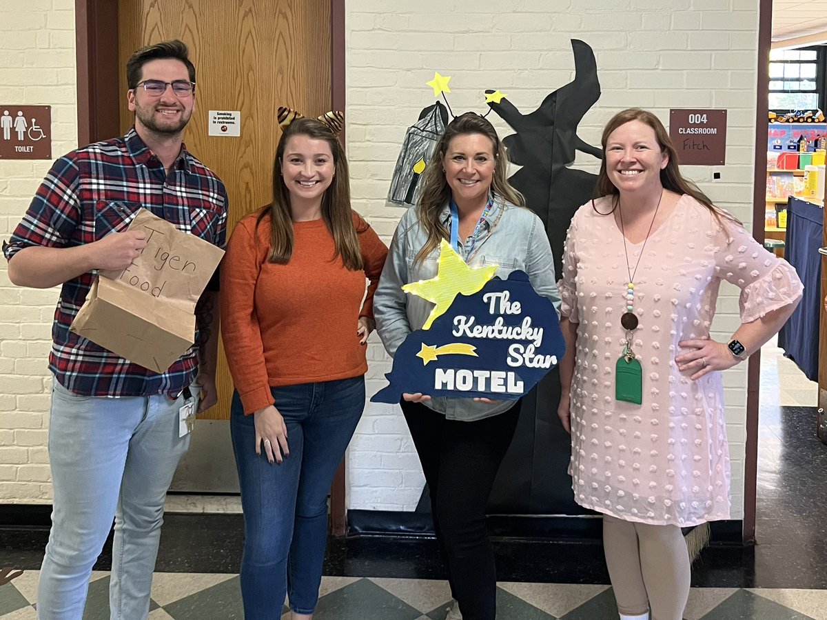 Lincoln Grade 4
Tiger Rising
<a href="/KateDiCamillo/">Kate DiCamillo</a> 
<a href="/LincolnSchool5/">Lincoln School</a>