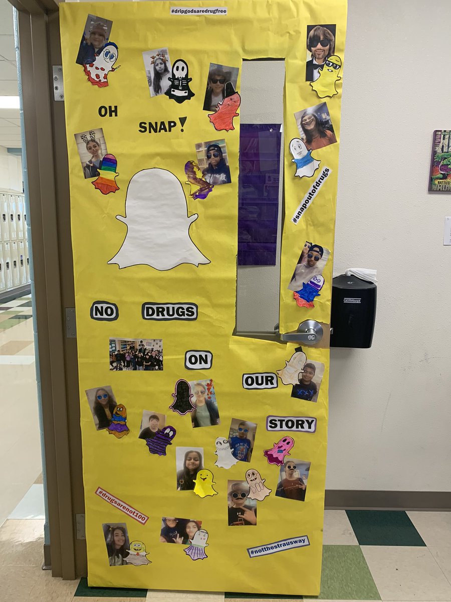 Halloween treats from our amazing staff and admin 👻🎃 !! My advisory kiddos were so excited to have won the door decorating contest for 6th grade 😂👍🏽 <a href="/NISDStraus/">Joe Straus III Middle School</a> #HappyHalloween