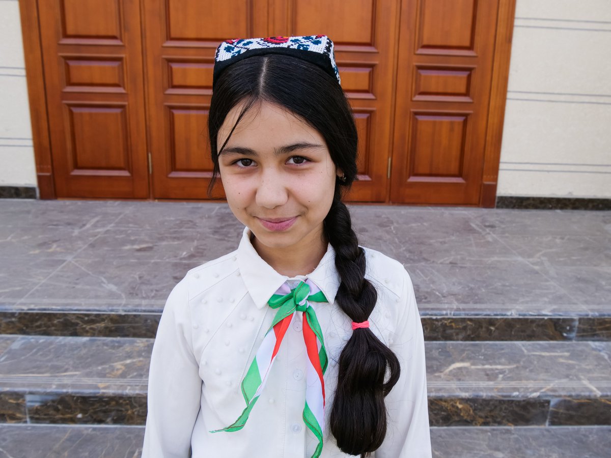 unicef_tjk's tweet photo. “Back in #Afghanistan, my parents studied only until the 4th grade. When we moved to #Tajikistan, they ensured me and my siblings were studying.”-shares Susan Sherali, 14 y.o student of school #3 in #Vahdat city, which has been renovated by UNICEF with the funding from @StatePRM. https://t.co/TB0UOE3k15