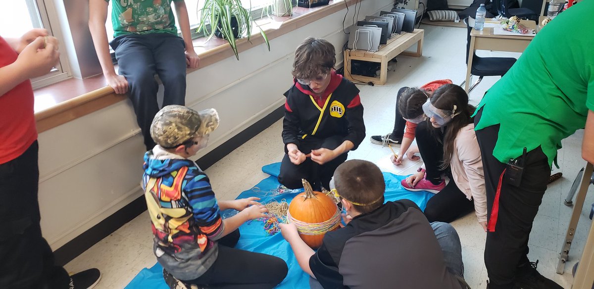 Bridget_Baker7's tweet photo. Exploding pumpkin experiment ... how many elastics will it take to split the pumpkin in half? @jrcallwood #tvdsbscience #jrcproud #scientificmethod https://t.co/0hTytgN9uj