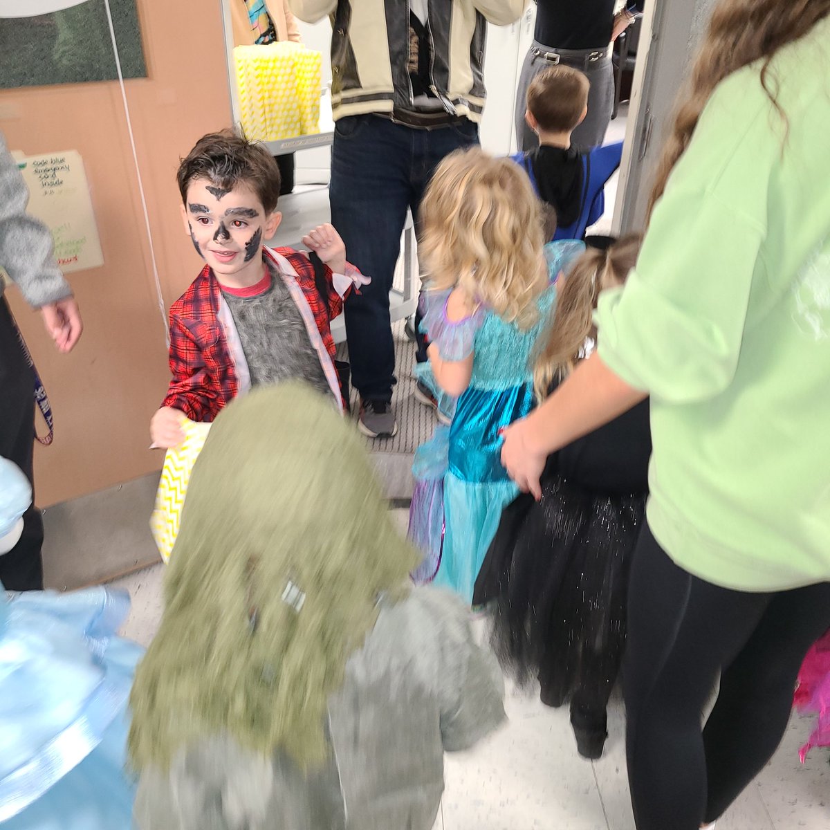 LionCubsMHSN's tweet photo. Trick or treating fun! Thank you to the entire #MidNorth family for welcoming preschoolers into your rooms today. @Mr_KCullen @MTPSArts @MTPSpride https://t.co/BHLCXWb2Ol