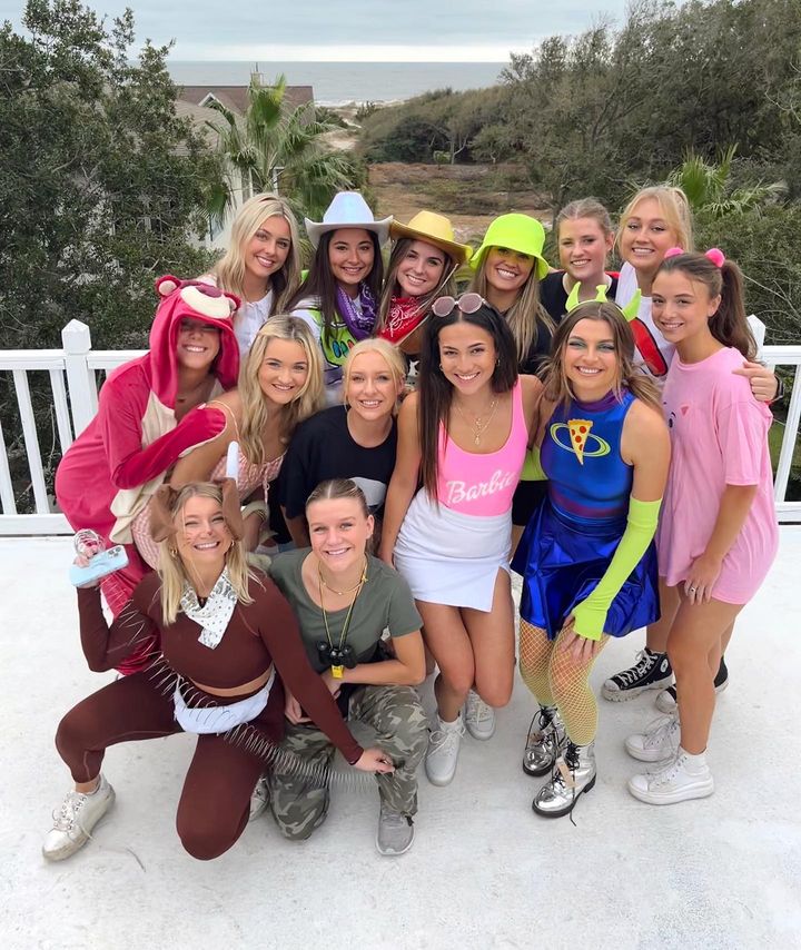 Alpha Phi tweet media