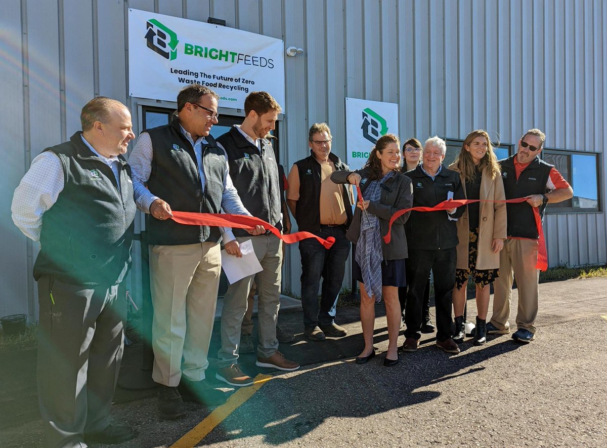 💡Great ideas that meet critical needs in #Connecticut make us smile.  <a href="/CTDEEPNews/">DEEP</a> Commissioner <a href="/kscharfdykes/">Katie Scharf Dykes</a> cut the ribbon at the grand opening of <a href="/BrightFeeds/">Bright Feeds</a>, an amazing new biz in #BerlinCT that turns food waste into high quality animal feed.  Congratulations, everyone! 👏